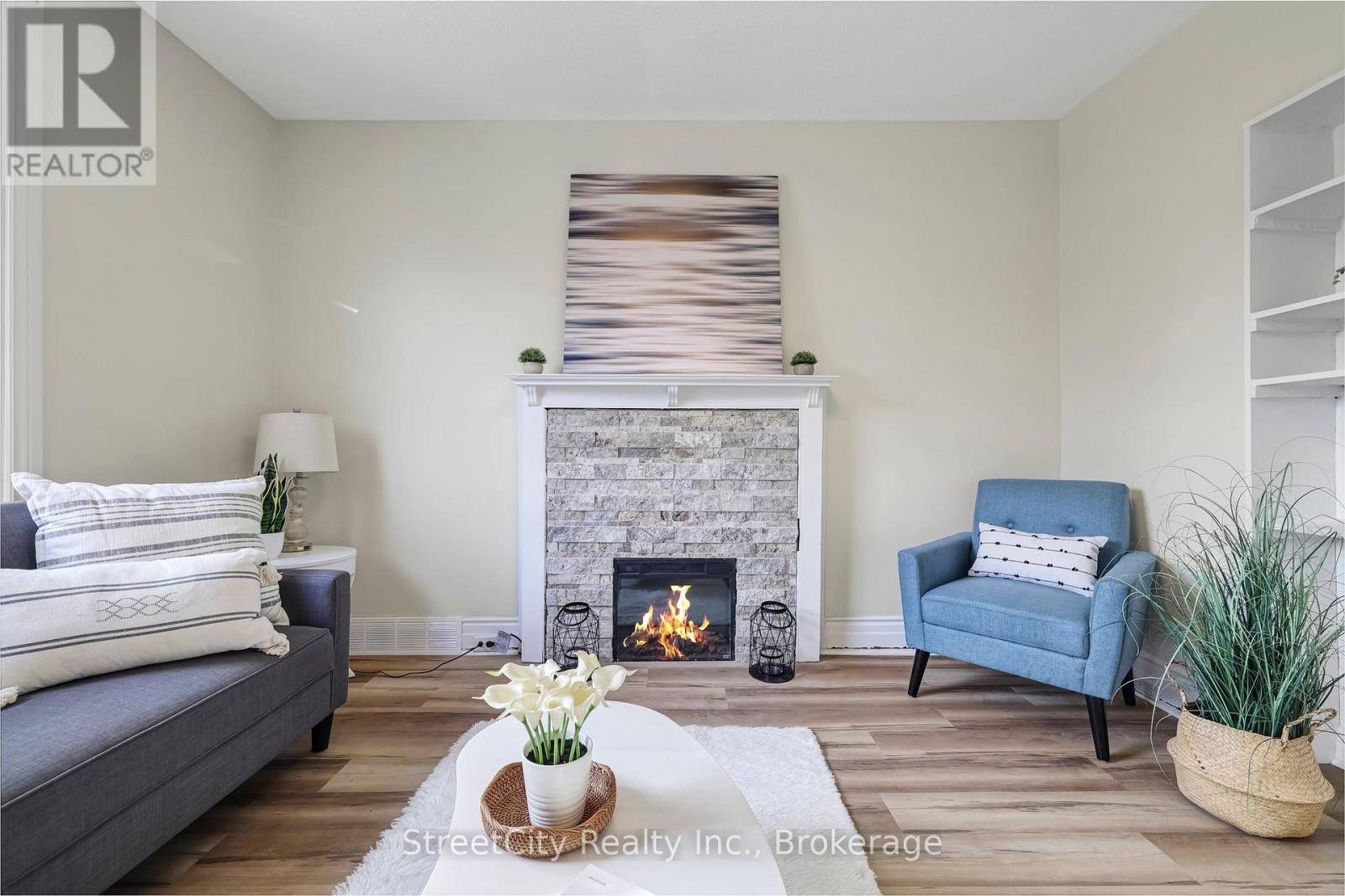 Hamilton (gibson), ON L8L6E5,1 MILTON AVENUE