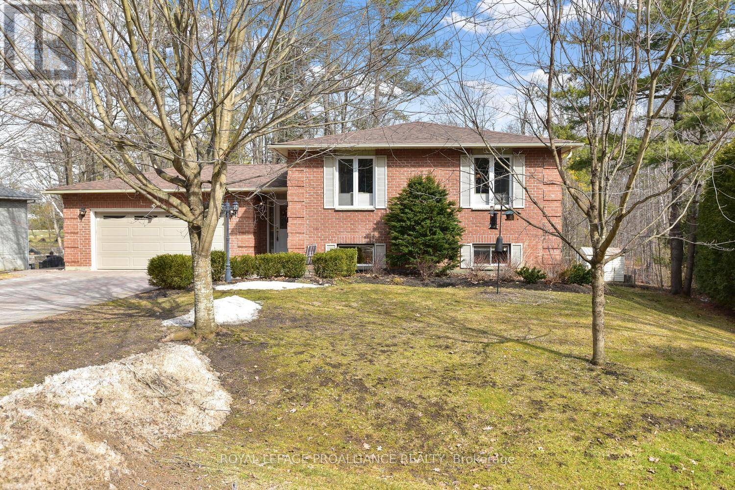 Elizabethtown-kitley, ON K6V7C1,403 YOLE CRESCENT
