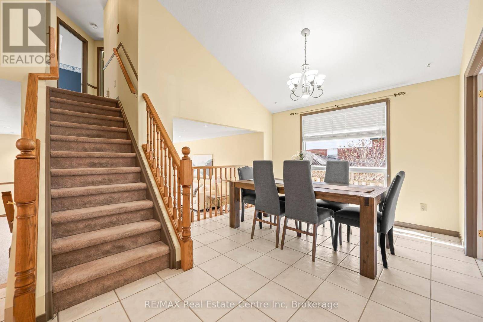 Guelph (willow West/sugarbush/west Acres), ON N1K1T9,15 ABBEYWOOD CRESCENT