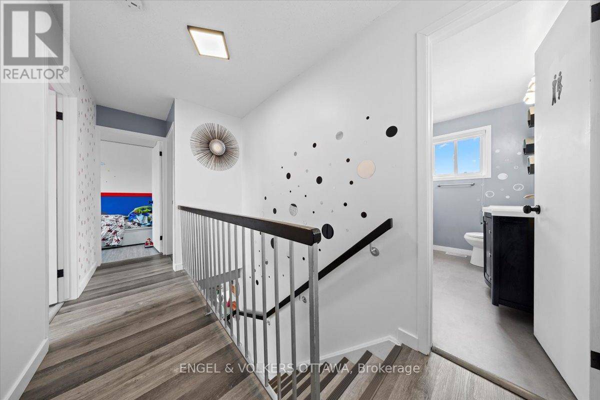 Ottawa, ON K1E1M4,1456 PRESTONE DRIVE W