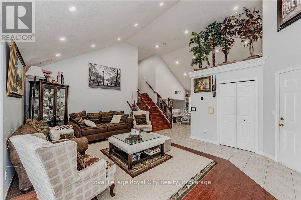 Guelph (pineridge/westminster Woods), ON N1L1L8,84 PORTER COURT