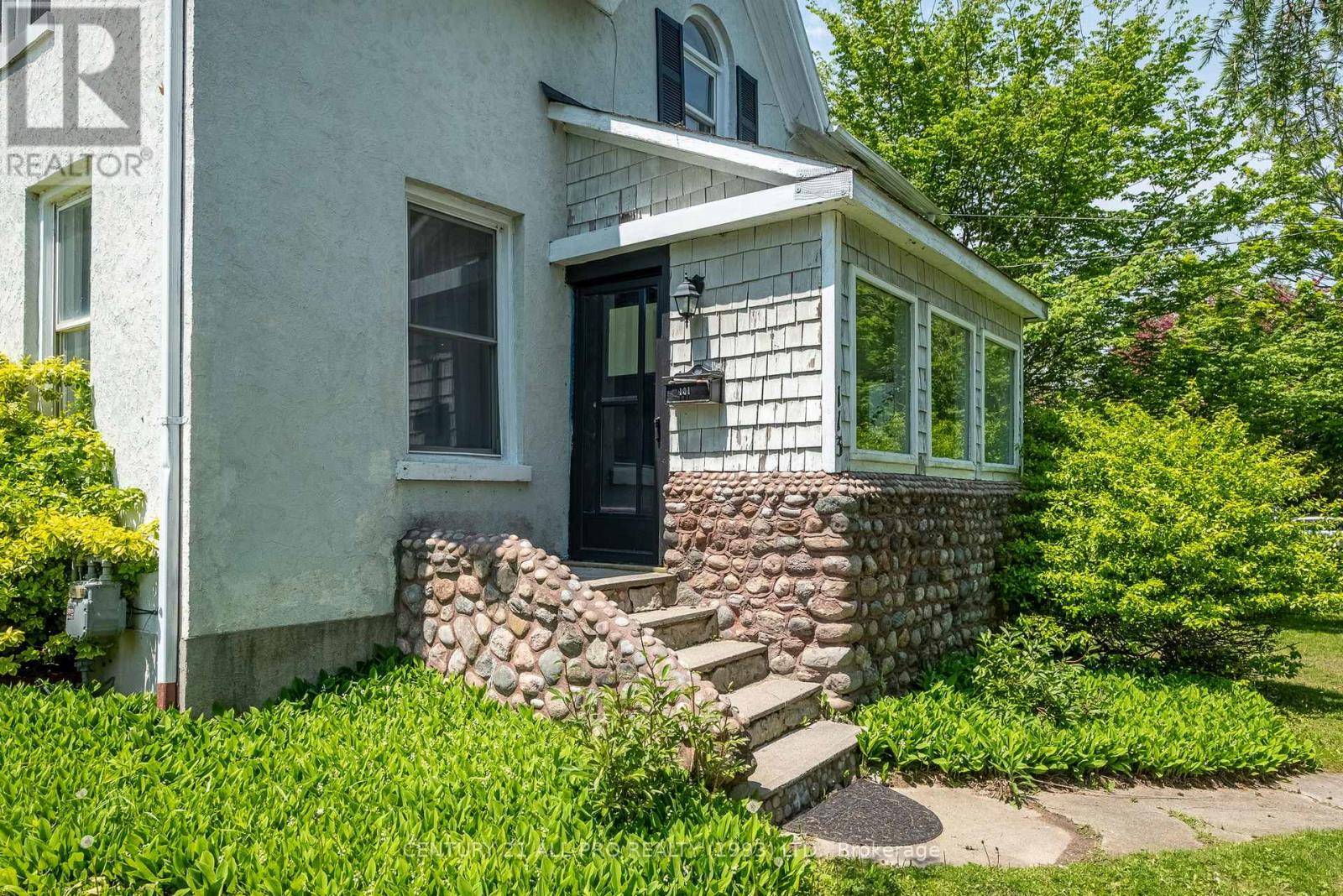Cobourg, ON K9A2Z2,113 TREMAINE STREET