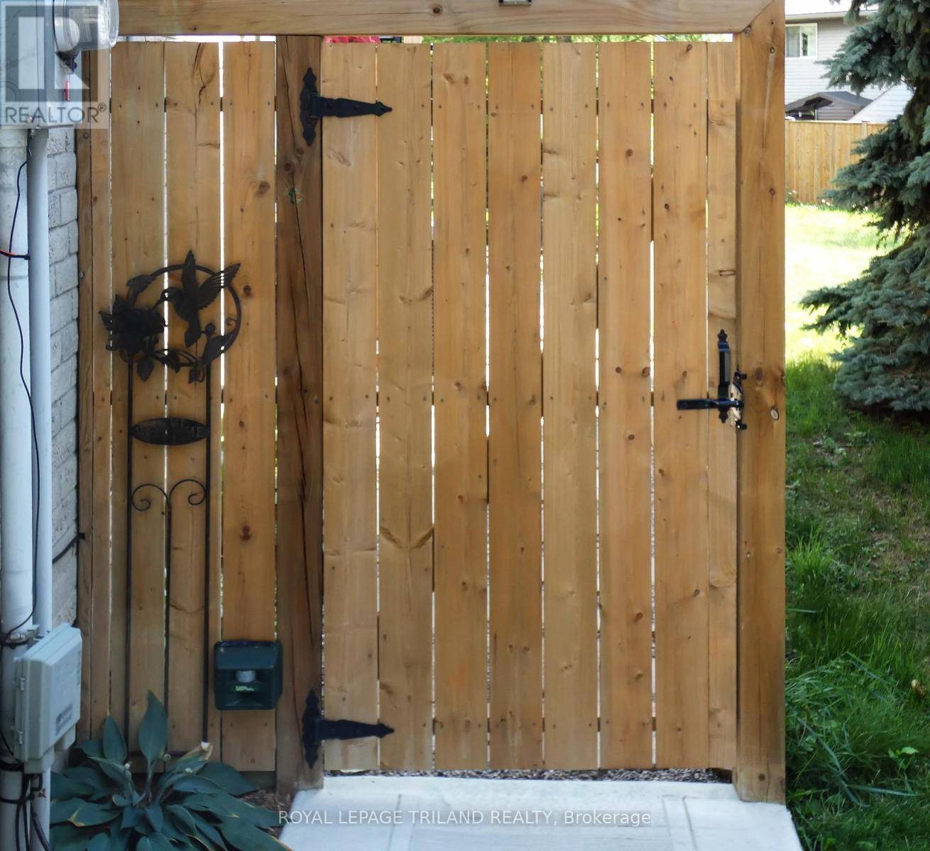 London, ON N6G4E4,64 BLANCHARD CRESCENT
