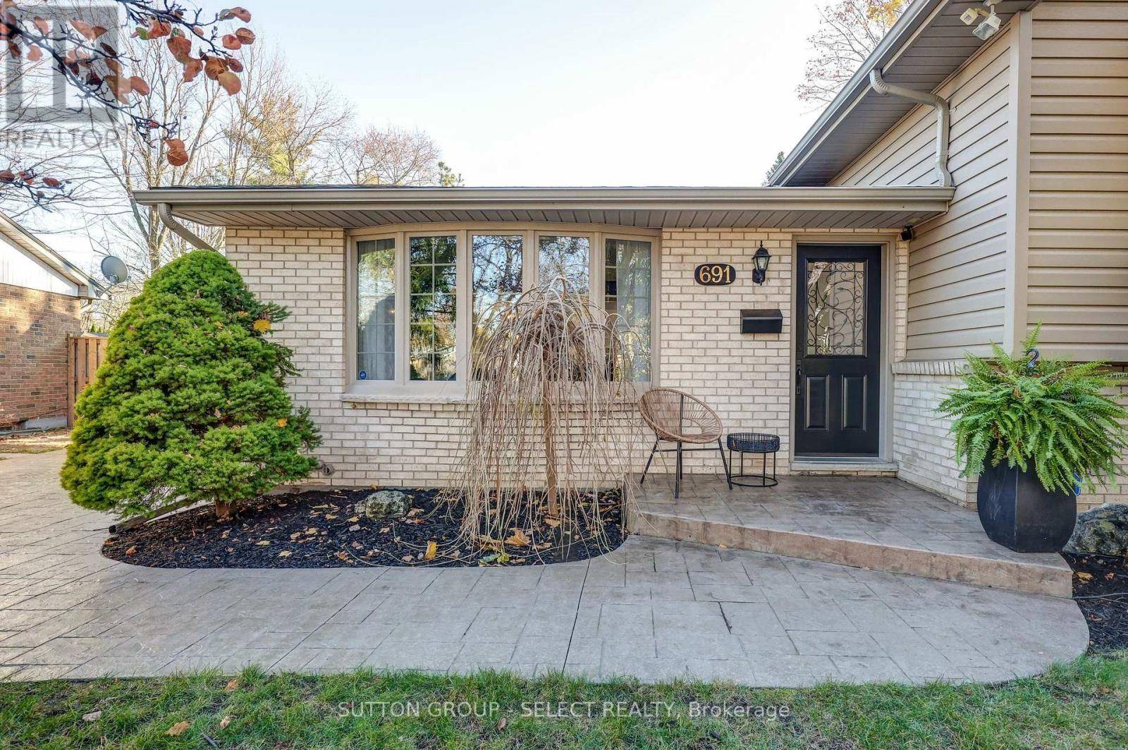 London North (north H), ON N5X1W4,691 ALGOMA AVENUE