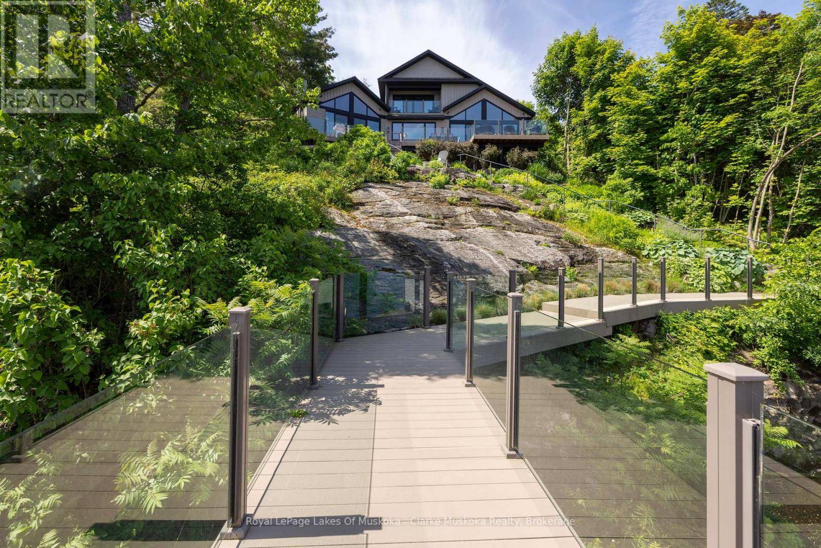Gravenhurst (muskoka (s)), ON P1P0E9,305 WAPASKA CRESCENT