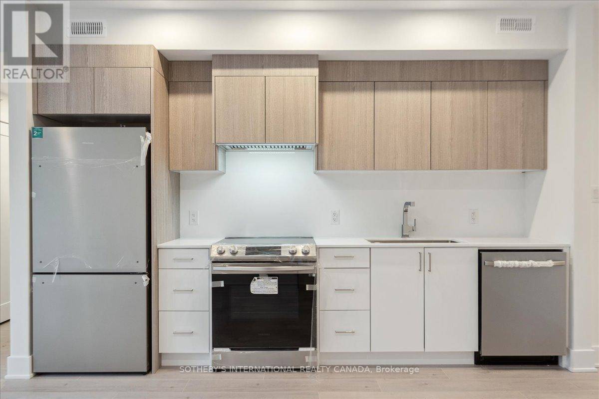 Ottawa, ON K2A1X4,683 Melbourne AVE #1