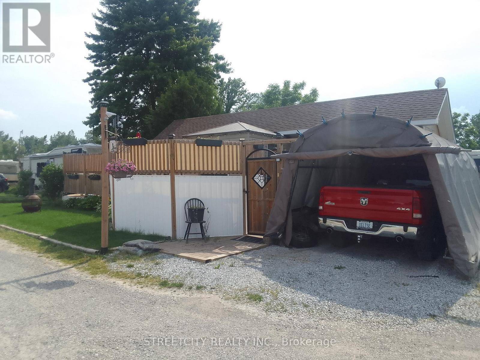 Plympton-wyoming (plympton Wyoming), ON N0N1T0,1-4351 LONDON LINE