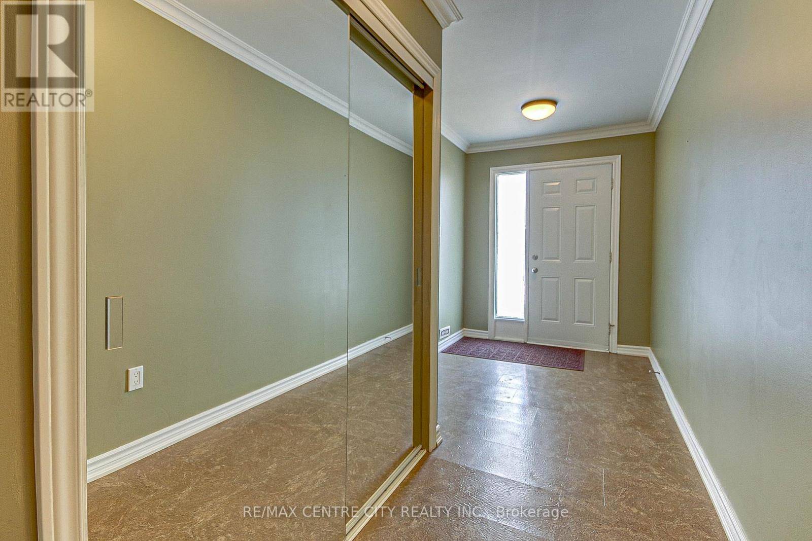 Central Elgin (port Stanley), ON N5L1E9,374 FRONT ST ##14