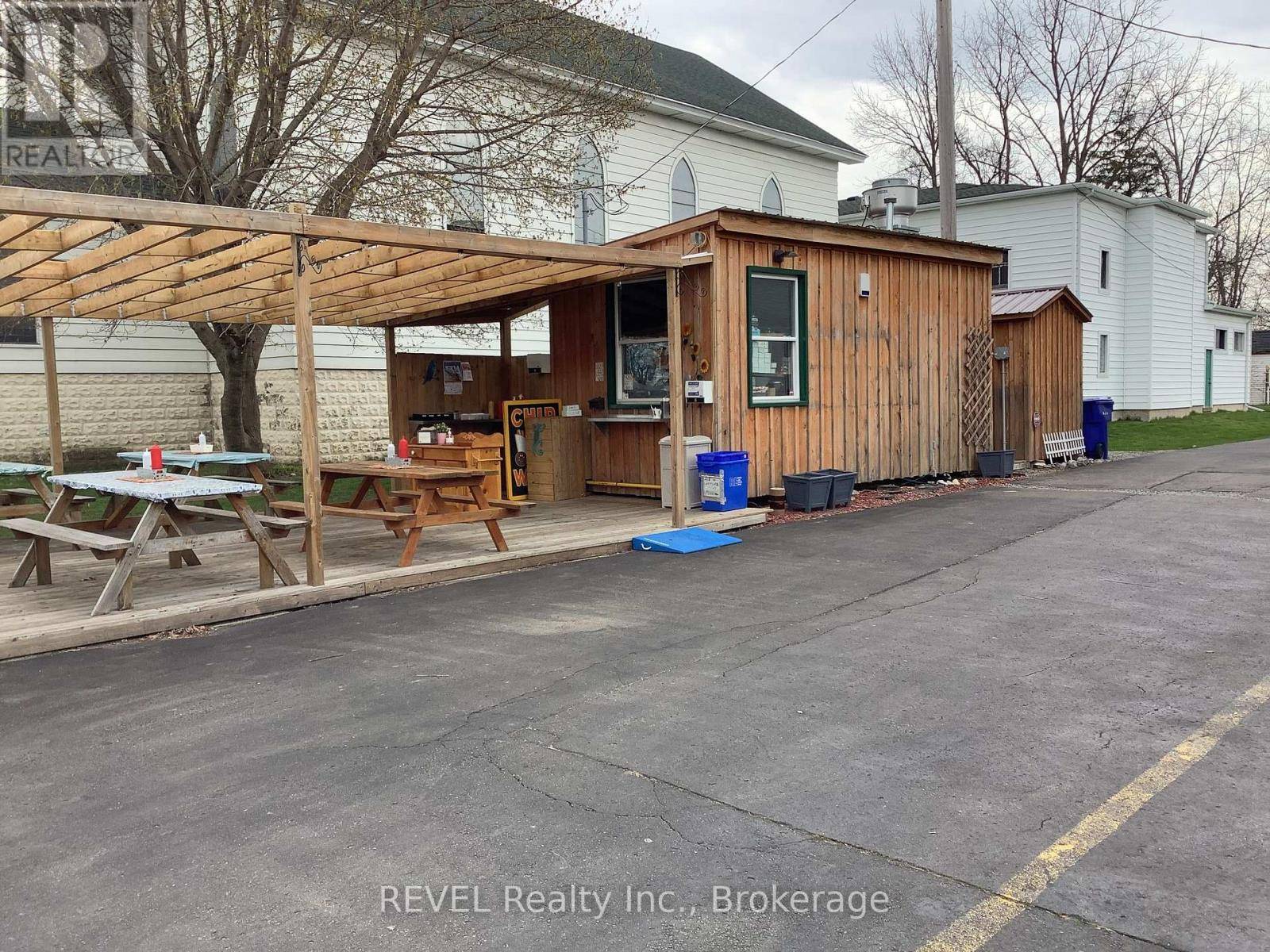 Fort Erie (ridgeway), ON L0S1N0,356 RIDGE ROAD N