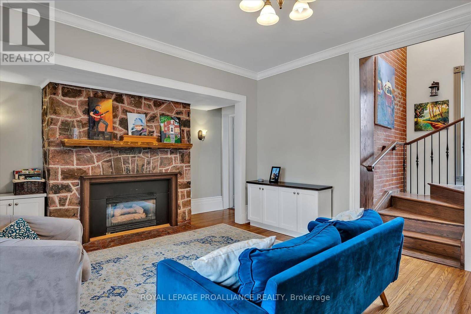 Smith-ennismore-lakefield (lakefield), ON K0L2H0,24 KATHERINE STREET