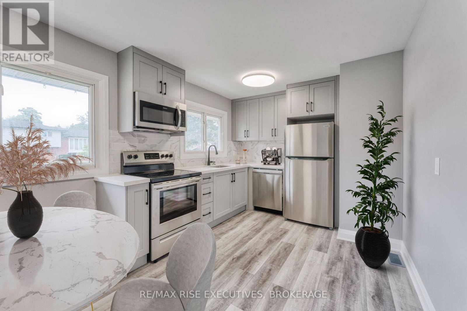 Kingston (23 - Rideau), ON K7K2X4,86 MORENZ CRES #1
