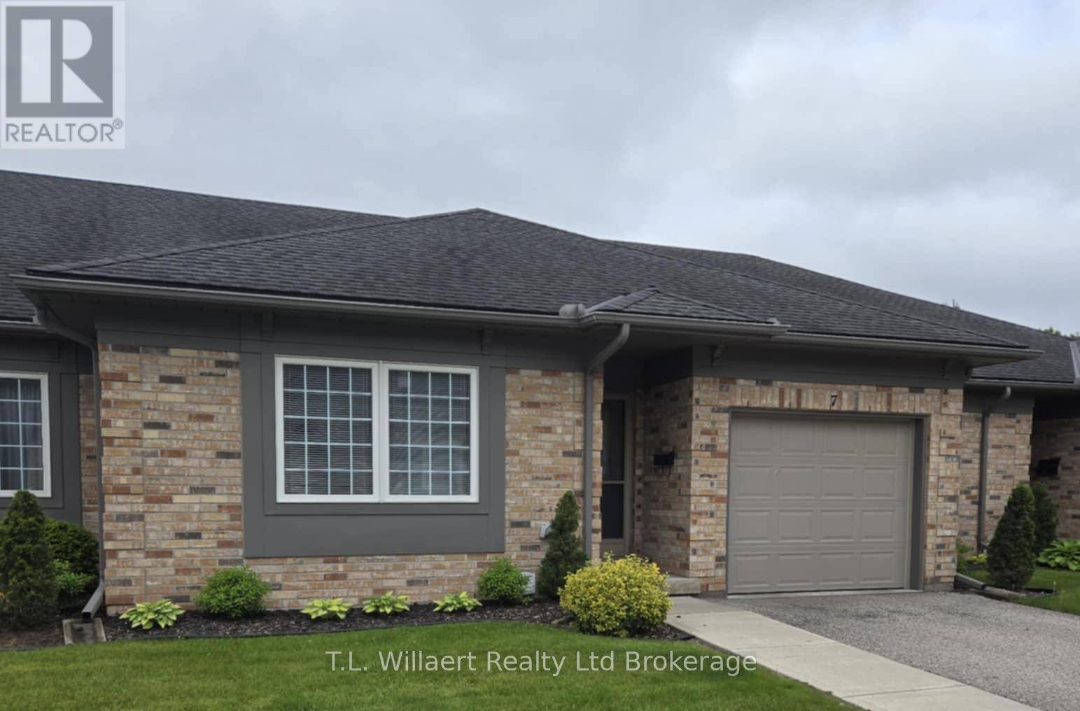 Tillsonburg, ON N4G5V1,7-105 King ST #4