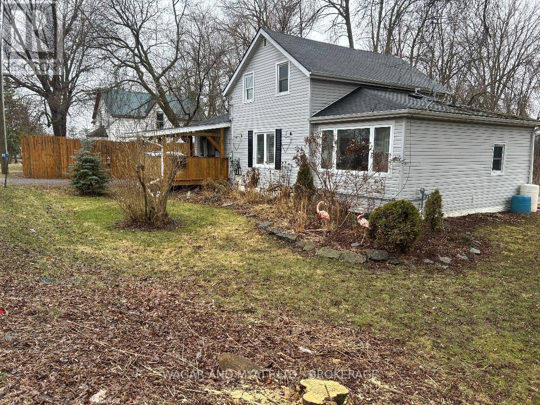 Tyendinaga (tyendinaga Township), ON K0K3A0,95 YOUNG STREET E