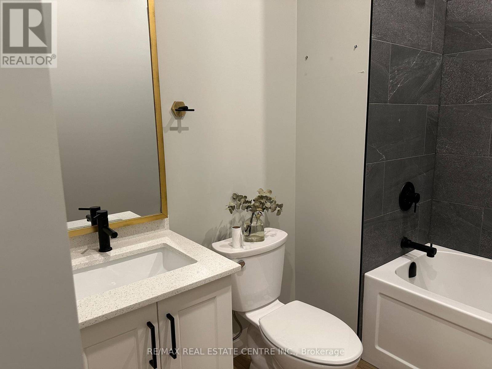 East Luther Grand Valley (grand Valley), ON L9W5S6,8 Main ST South #2