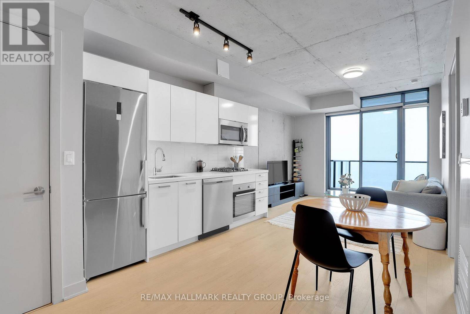Ottawa, ON K2P1J5,203 Catherine ST #1704