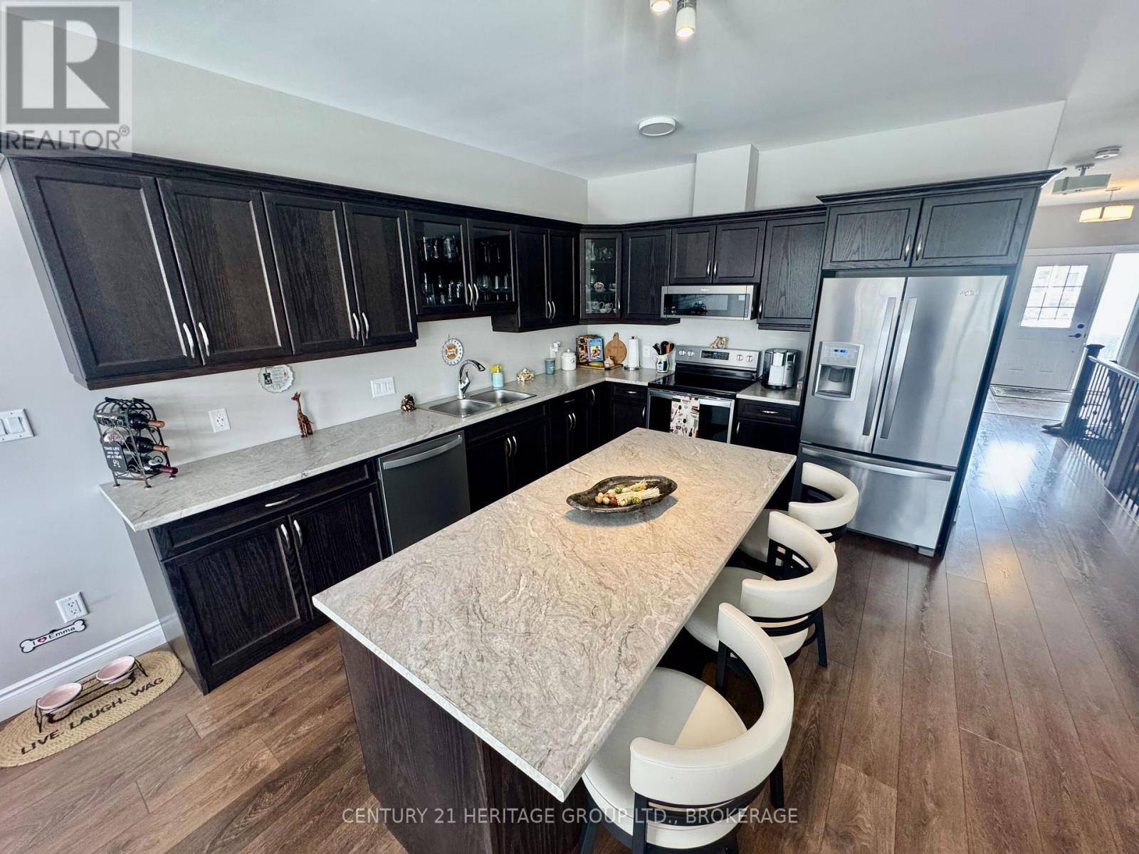 Loyalist (amherstview), ON K7N0B8,202 SORBIE CRESCENT