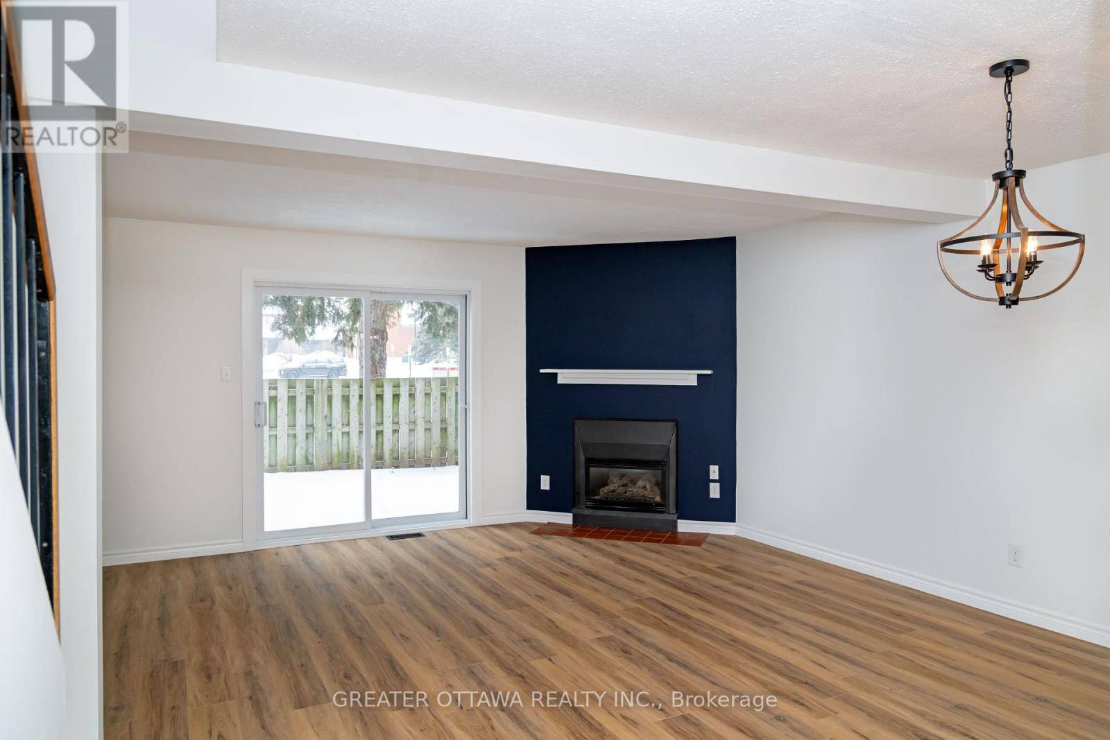 Ottawa, ON K2L3E2,76 CLARKSON CRESCENT W