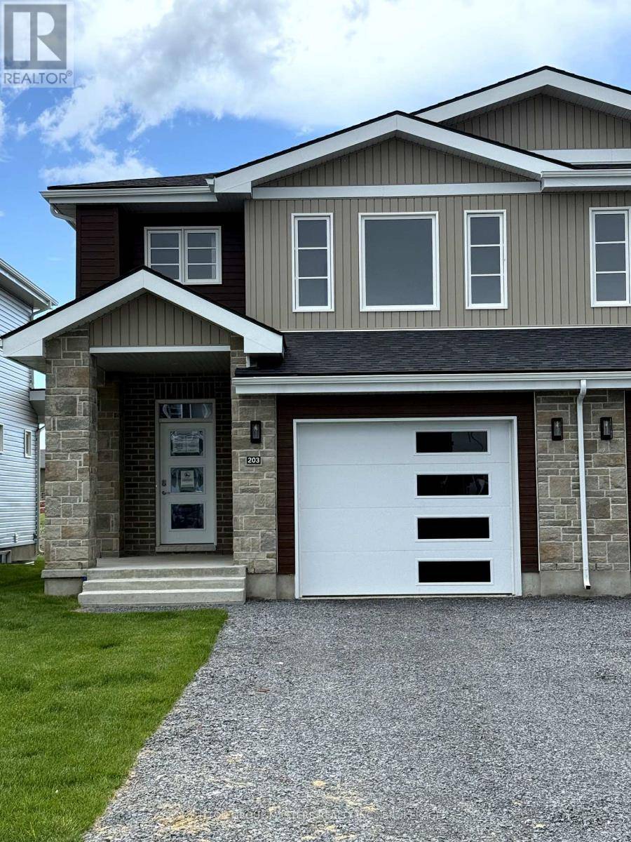 Loyalist (amherstview), ON K7N0E9,203 SUPERIOR DRIVE