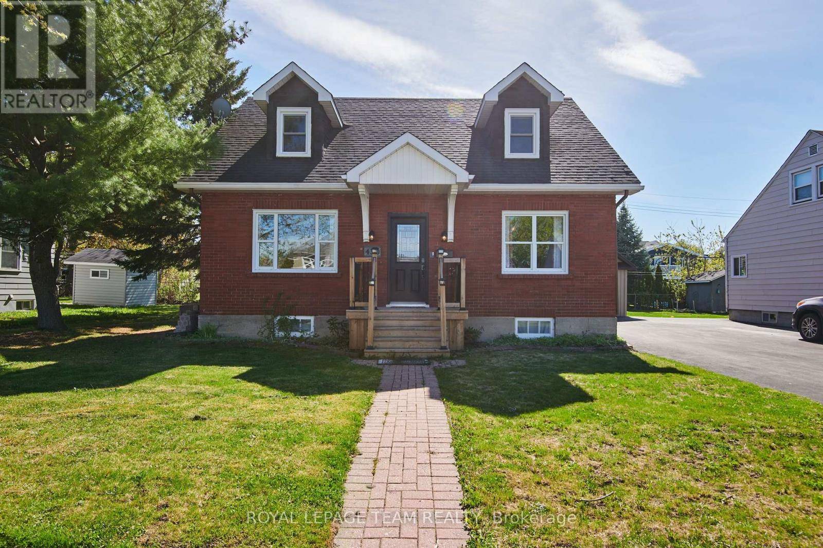 Renfrew, ON K7V1H6,450 DOMINION STREET