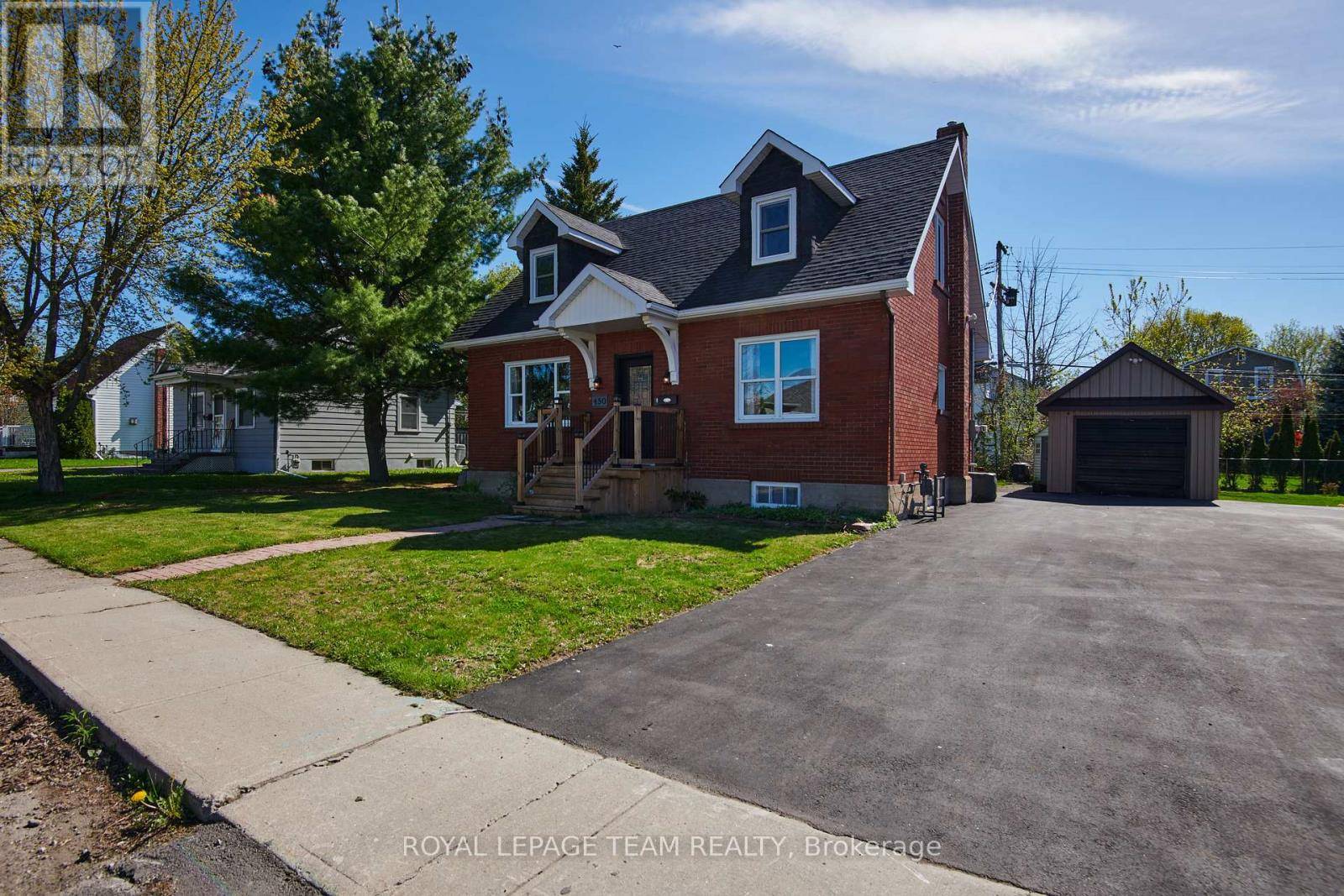 Renfrew, ON K7V1H6,450 DOMINION STREET