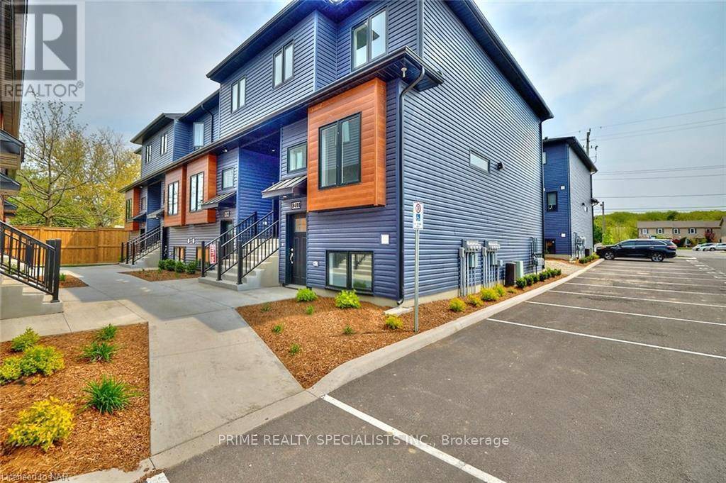 Welland (n. Welland), ON L3C0K1,781 Clare AVE #211