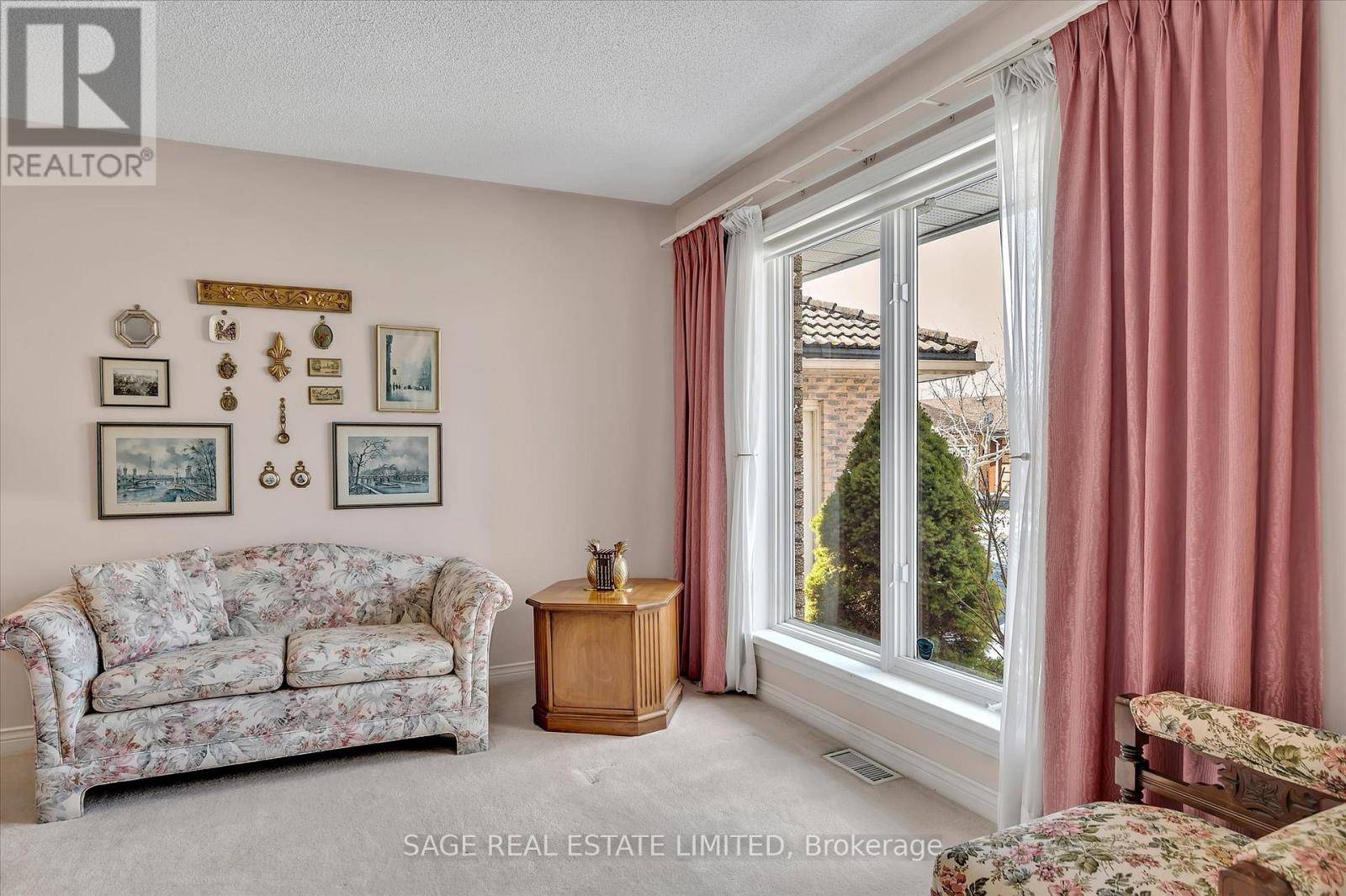 Kawartha Lakes (bobcaygeon), ON K0M1A0,15 HILLVIEW DRIVE