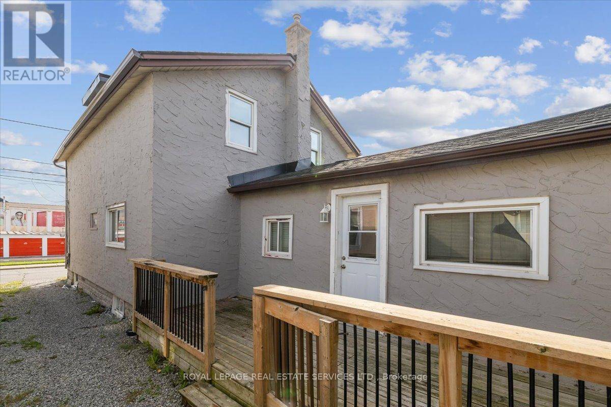 St. Catharines (e. Chester), ON L2R3X9,73 VINE STREET S