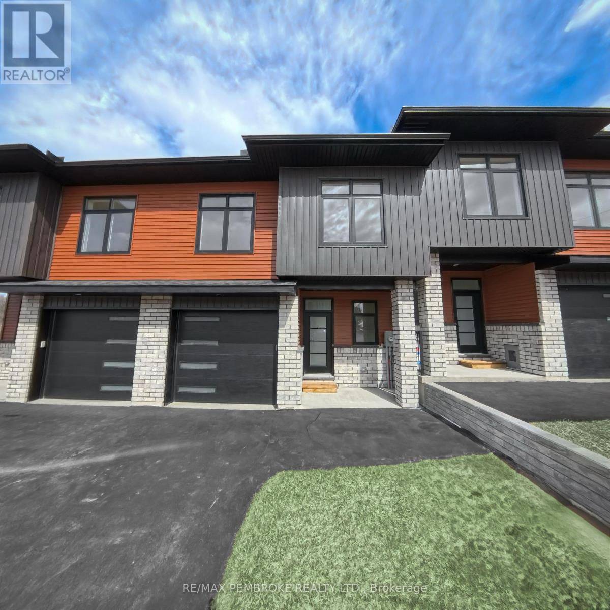 Petawawa, ON K8H3N4,11 NORTHBROOK STREET