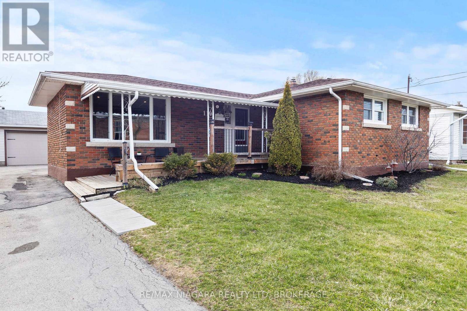 Welland (lincoln/crowland), ON L3B1V9,110 AFTON AVENUE
