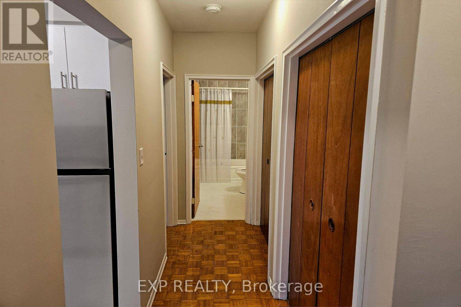 Hamilton (glenview), ON L8K1W9,2205 King ST East #6