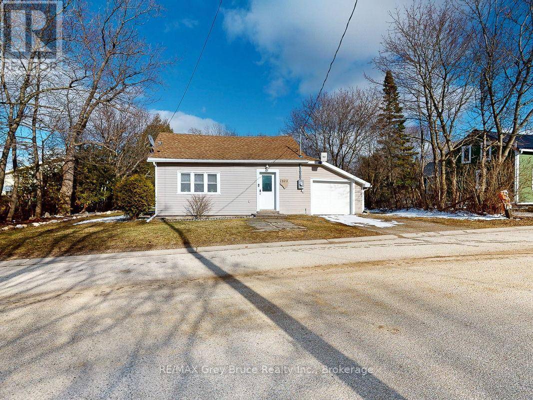 South Bruce Peninsula, ON N0H2T0,523 TYSON STREET