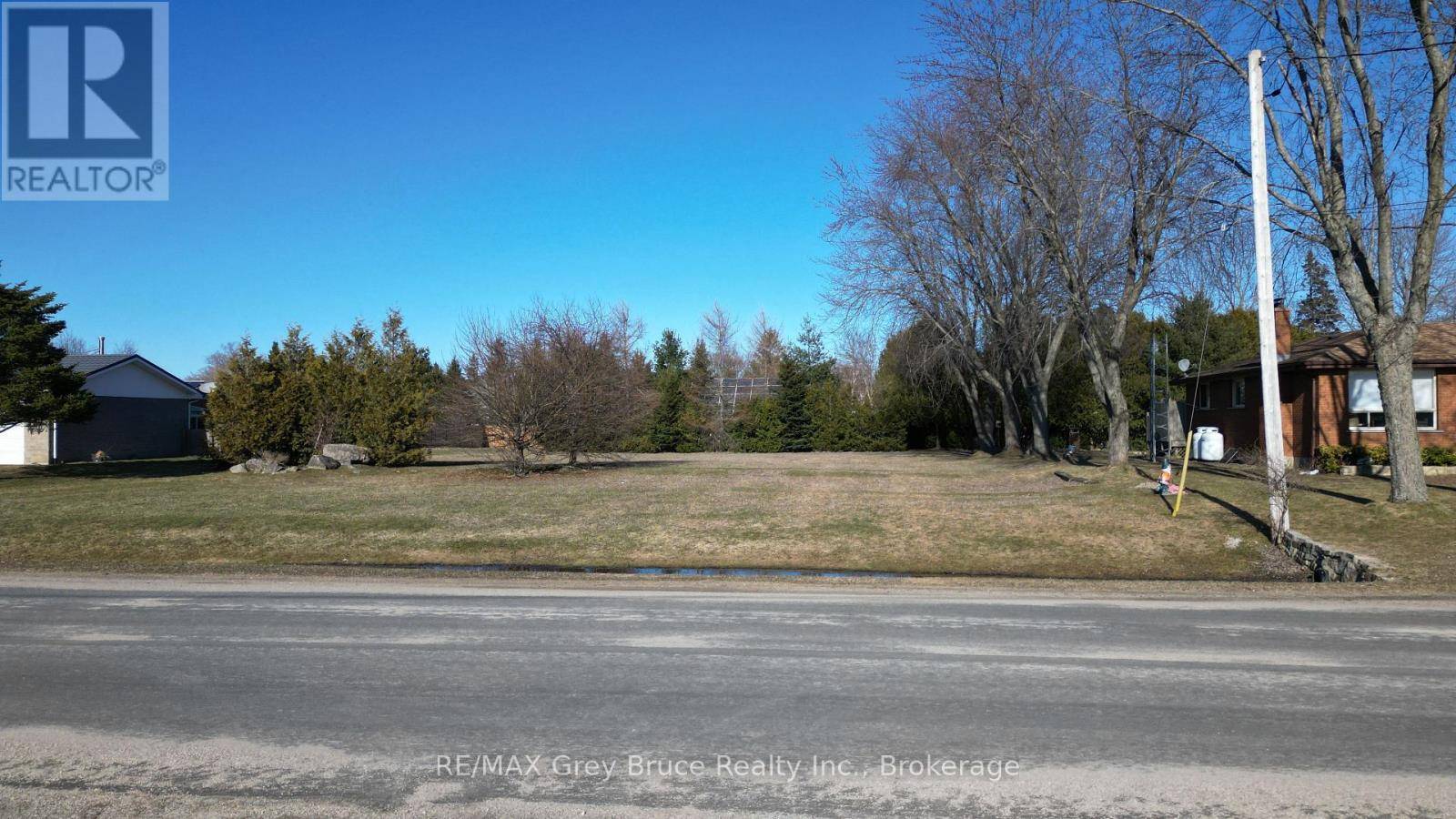 Northern Bruce Peninsula, ON N0H1W0,15 BAYFIELD STREET