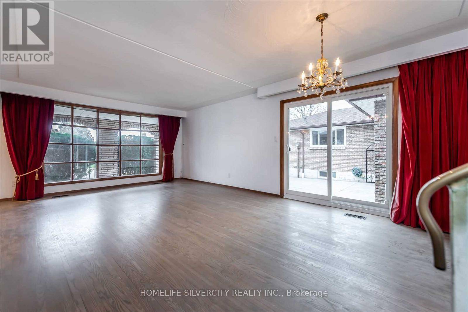 Hamilton (stoney Creek), ON L8G2S8,5 TEAK STREET