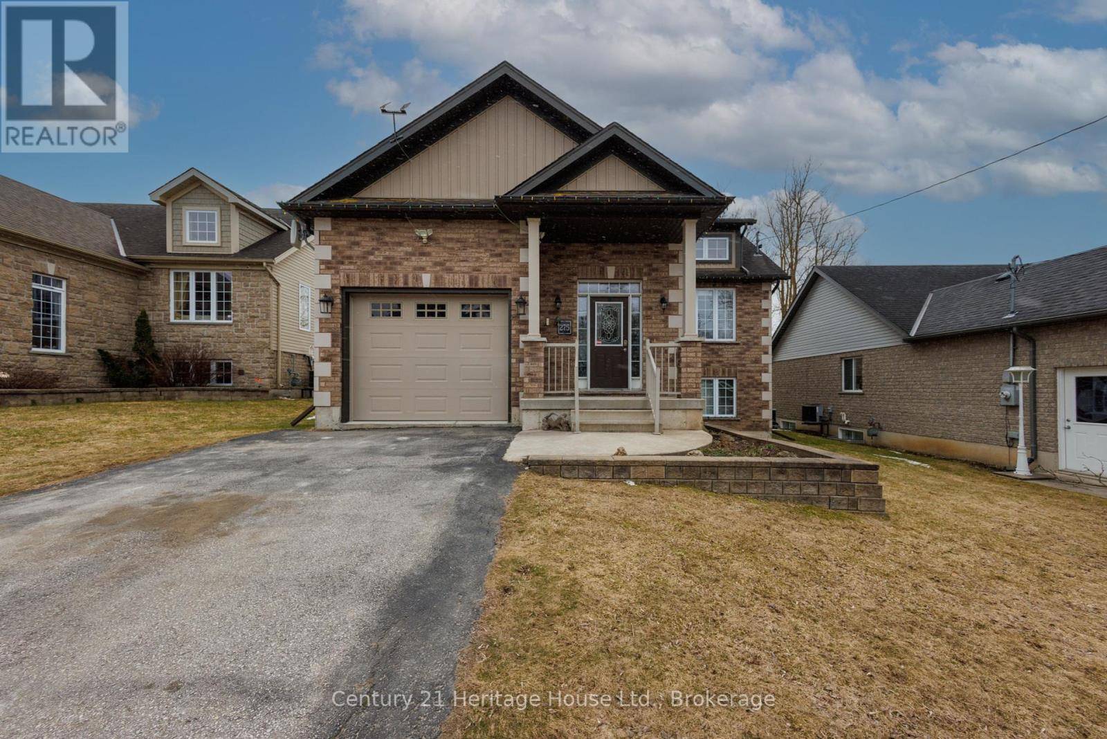 West Grey, ON N0G1R0,275 SOUTH STREET E