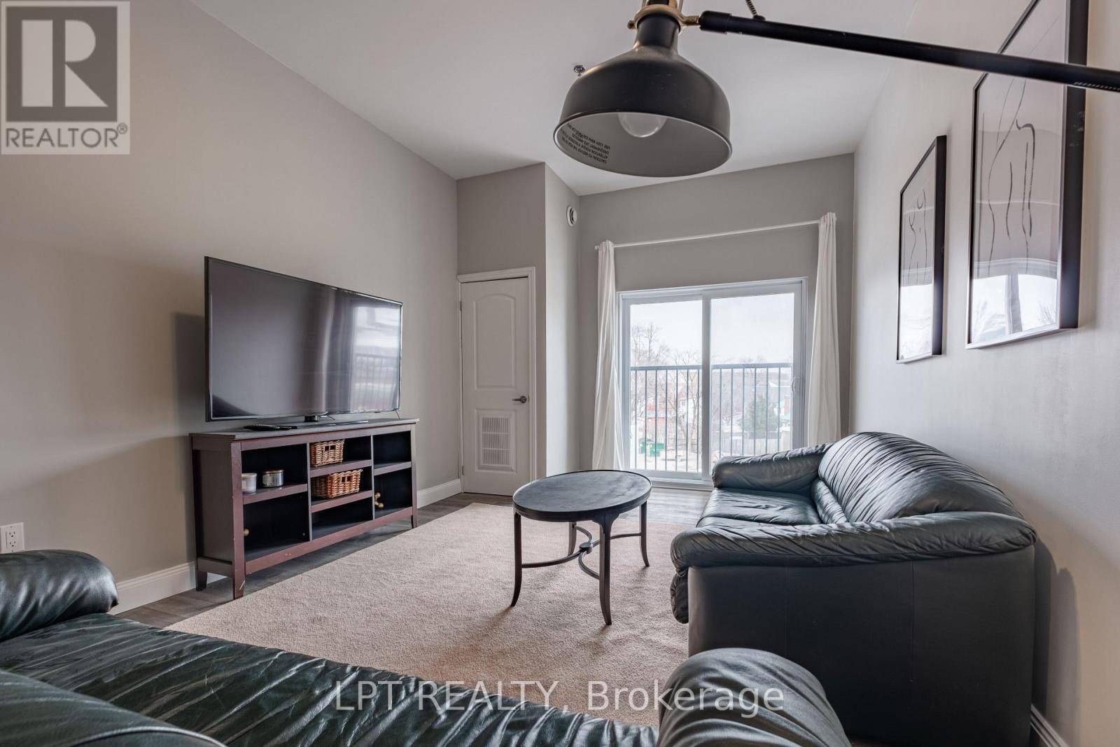 Kingston (central City East), ON K7L1E3,630 Princess ST #303