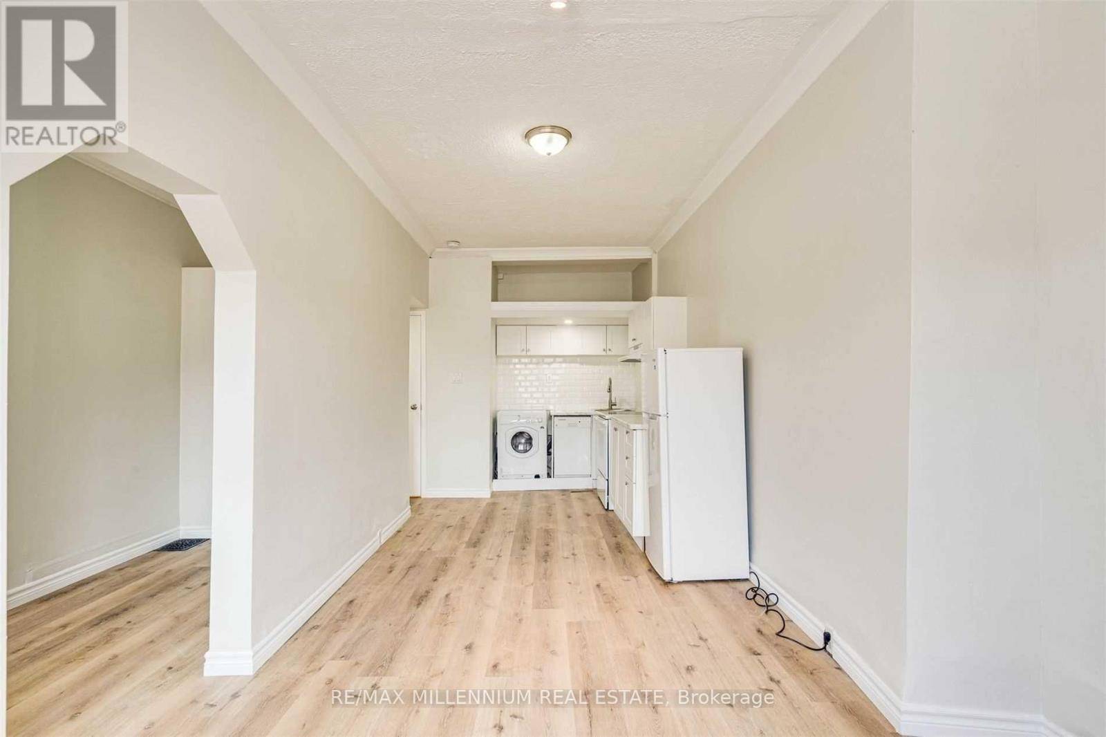 Hamilton (landsdale), ON L8L2X8,363 Barton ST East #1