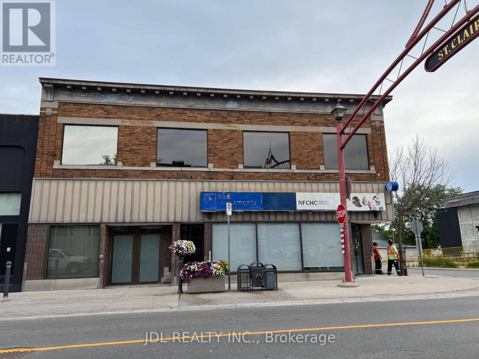 Niagara Falls (downtown), ON L2E2L4,4481 QUEEN STREET