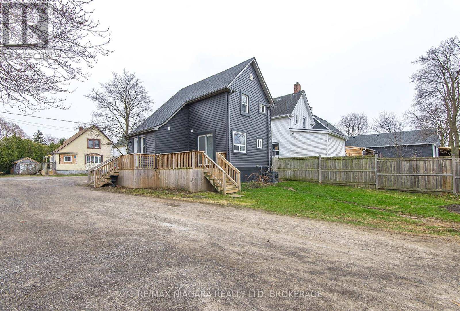 Thorold (allanburg/thorold South), ON L2V1M1,92 HODGKINS AVENUE