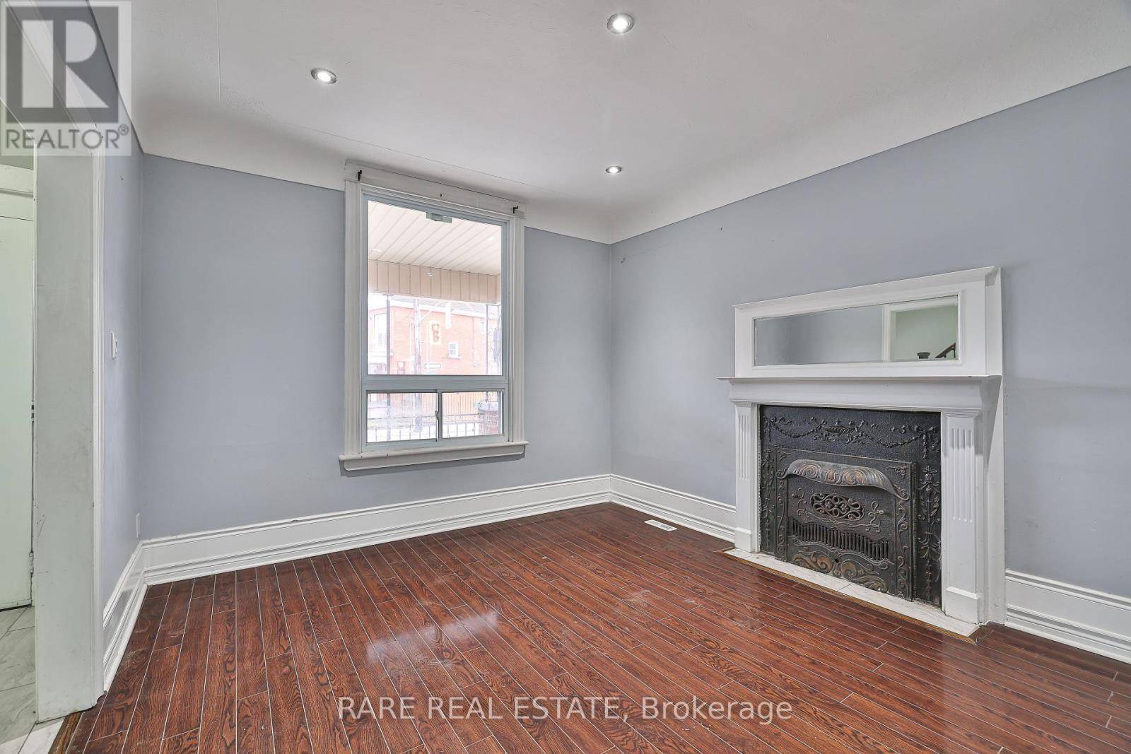Hamilton (gibson), ON L8L1V3,645 Wilson ST #Upper