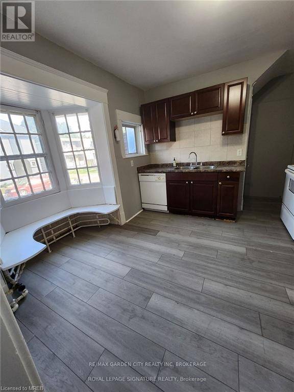 St. Catharines (e. Chester), ON L2P2X7,323 Queenston ST #1