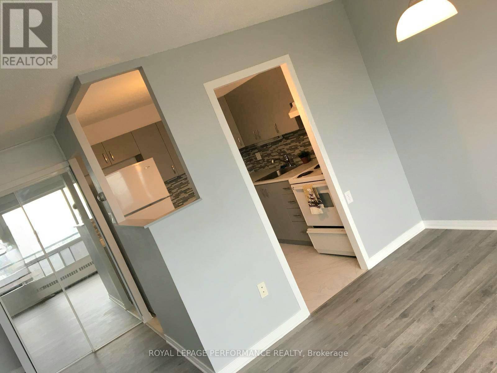 Ottawa, ON K2E6Z7,20 Chesterton DR West #1113