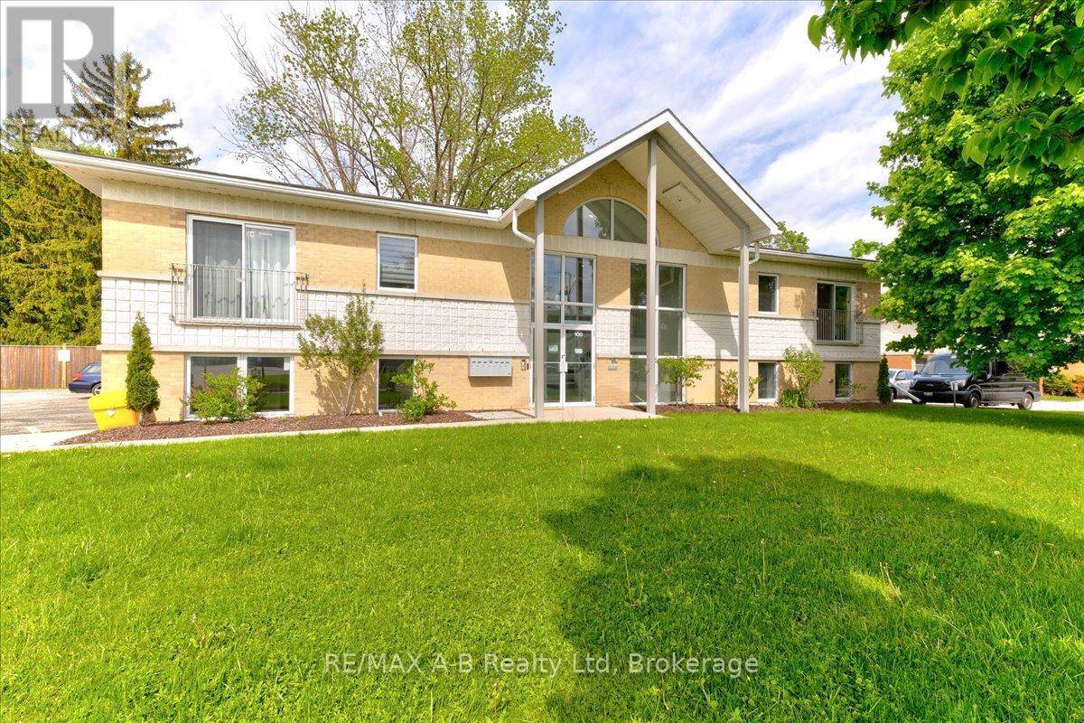 Stratford, ON N5A7T8,100 GORDON ST #204