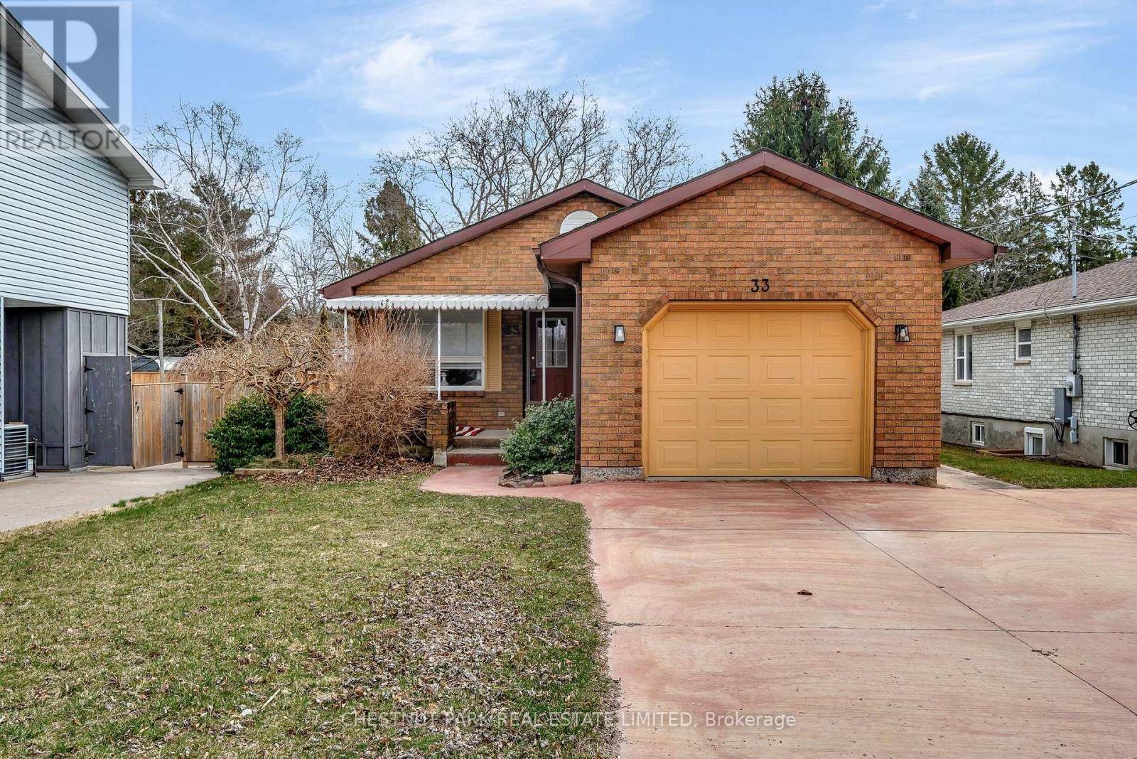 Prince Edward County (picton Ward), ON K0K2T0,33 LAKE STREET