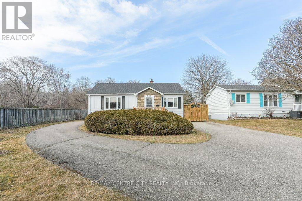 Central Elgin (port Stanley), ON N5L1B5,367 WARREN STREET