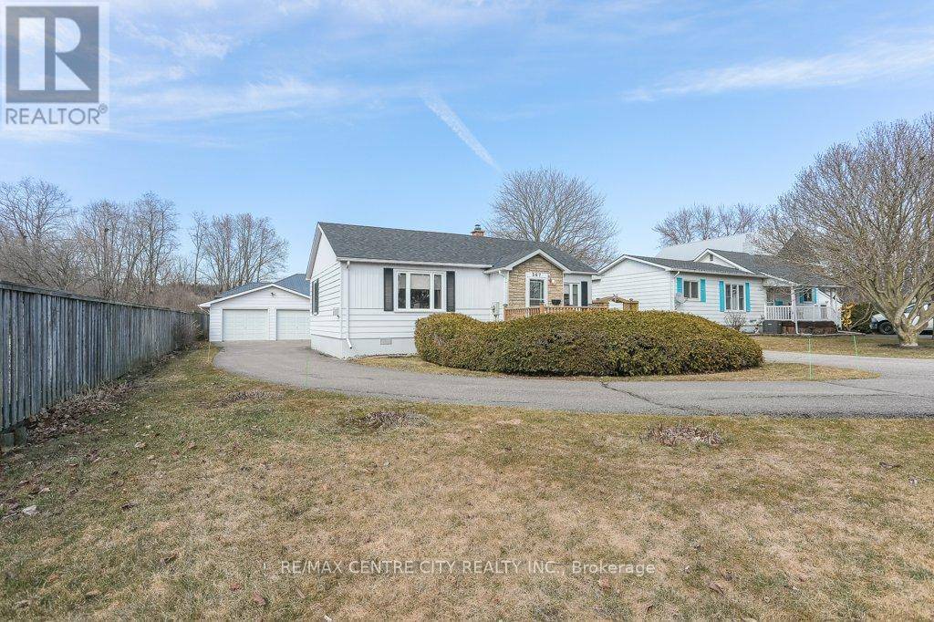 Central Elgin (port Stanley), ON N5L1B5,367 WARREN STREET