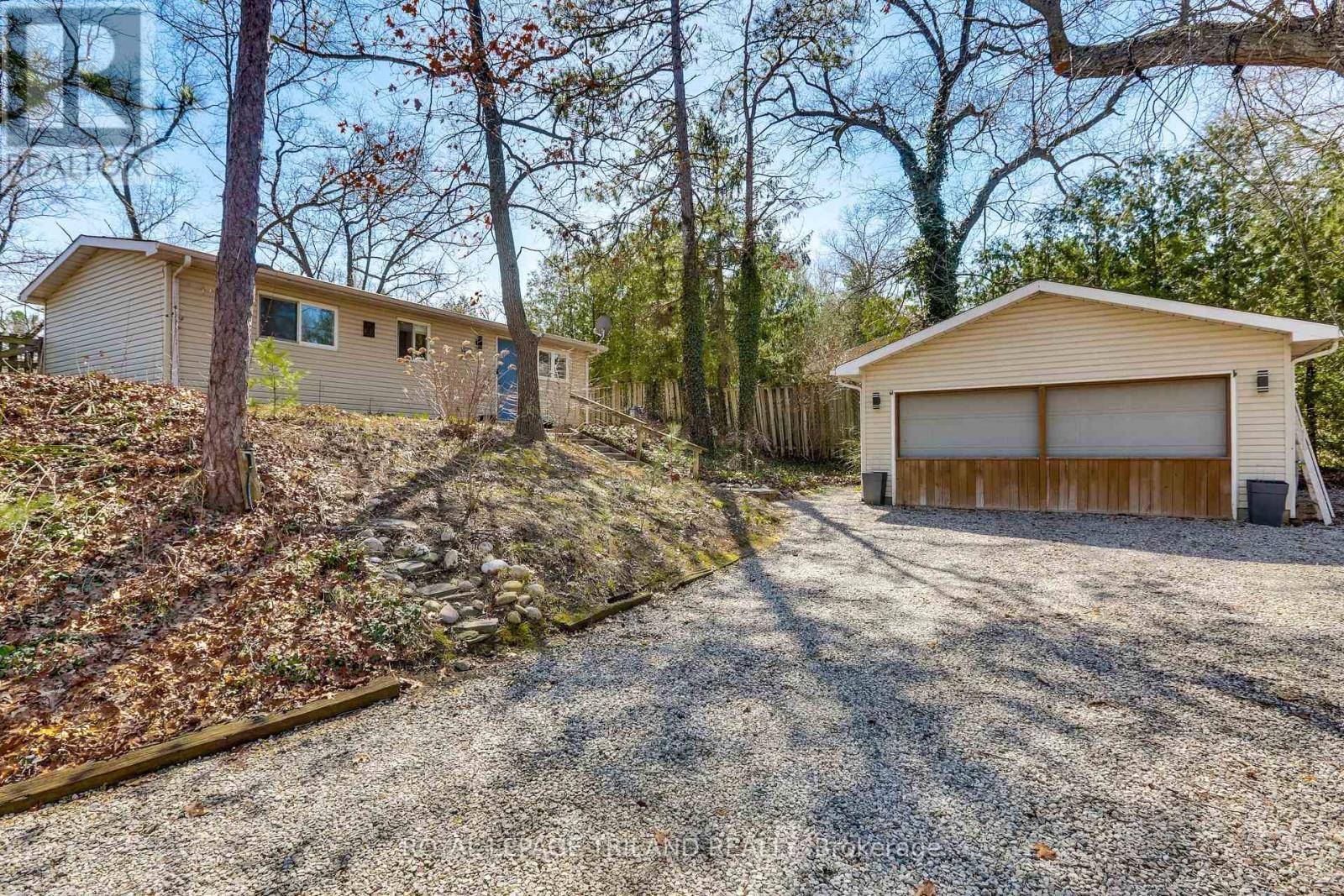 Lambton Shores (port Franks), ON N0M2L0,7933 KATHARINE CRESCENT