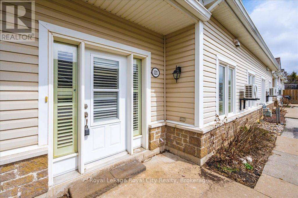 Centre Wellington (fergus), ON N1M3W5,760 Woodhill DR #121