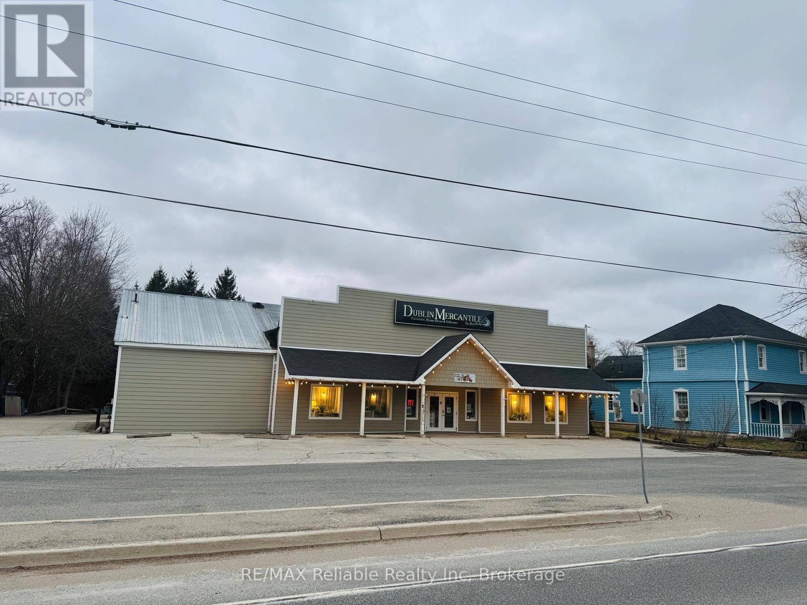 Bluewater (bayfield), ON N0M1G0,4 THE SQUARE HIGHWAY