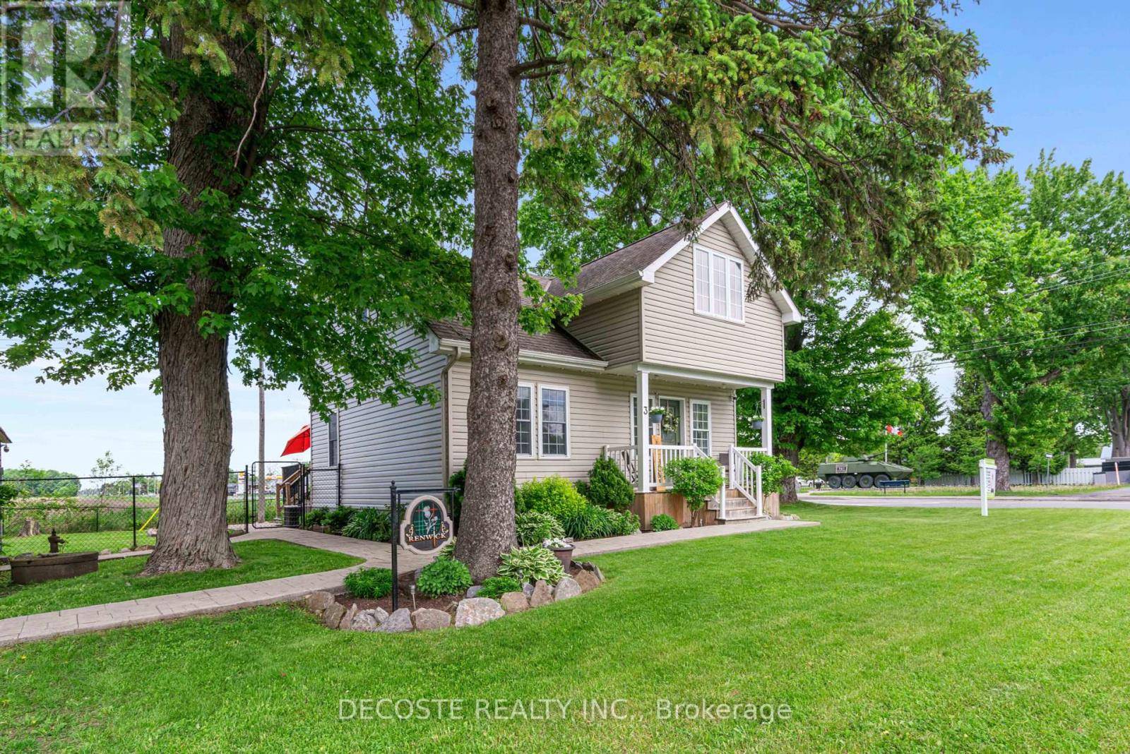 South Glengarry, ON K0C1N0,3 NORTH BEECH STREET