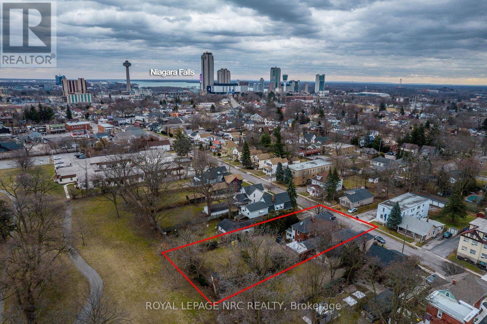 Niagara Falls (dorchester), ON L2G1Y5,6107 BARKER STREET